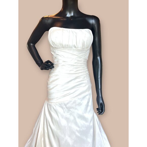 Ivory Raw Silk Strapless Sweetheart Neckline Wedding Gown - Picture 2 of 9